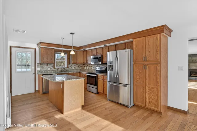 $649,000 | 131 Barbarossa Lane, Kingston, NY 12401