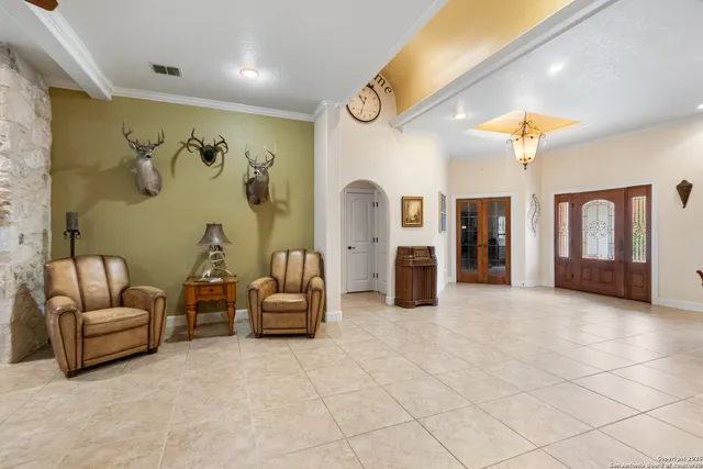 a view of a livingroom with furniture and a ceiling fan