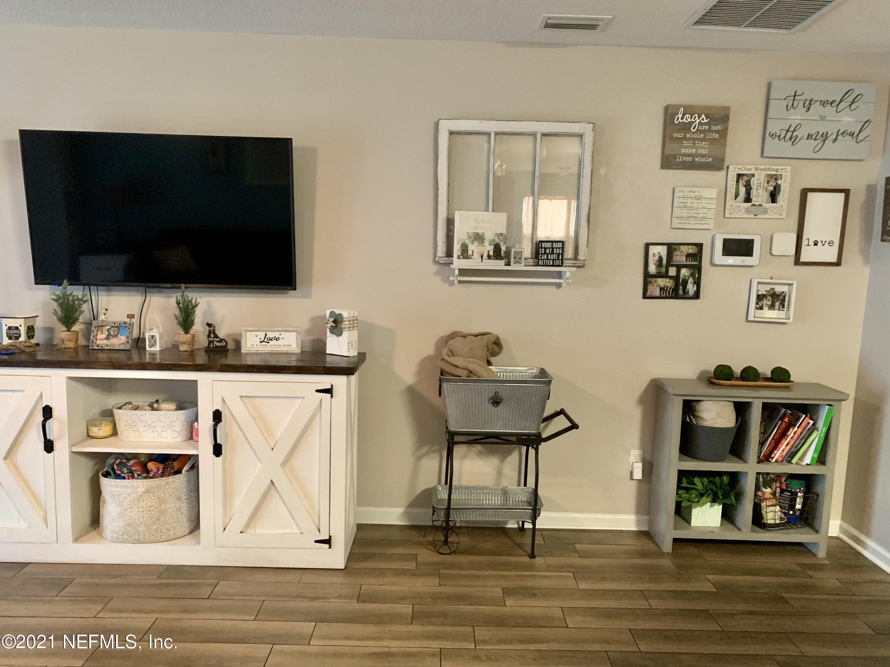 6272 Daylilly Road Macclenny, FL 32063 - Photo 15 of 34 Living room 1
