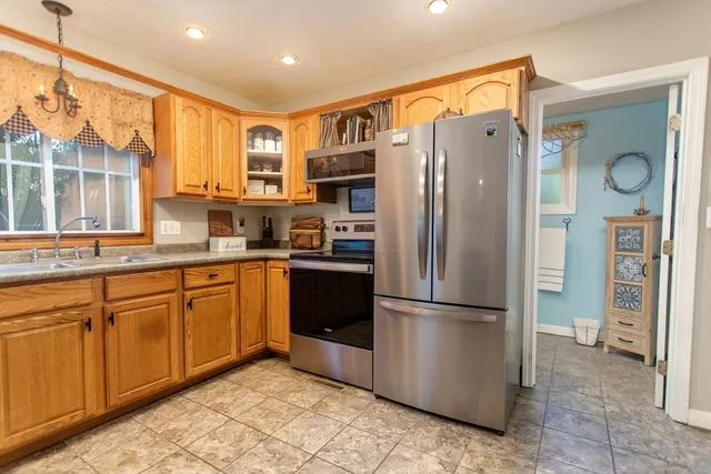 $485,000 | 245 R Laurel Street, East Bridgewater, MA 02333