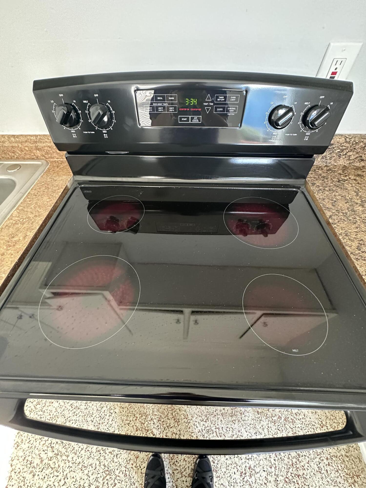 428 Malverne Road, Unit 3 West Palm Beach, FL 33405 - Photo 12 of 20 stove 2025