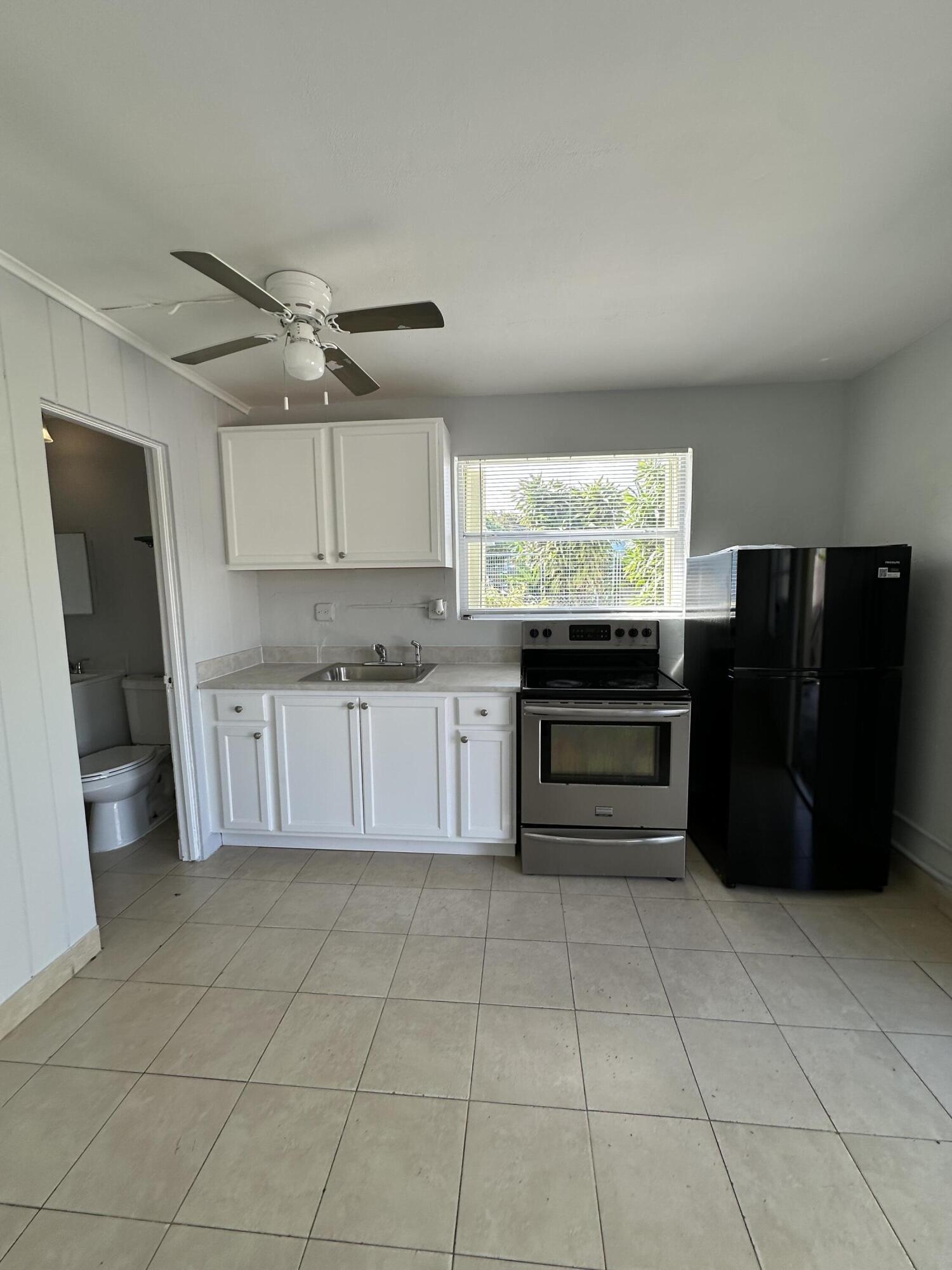 428 Malverne Road, Unit 3 West Palm Beach, FL 33405 - Photo 7 of 20 Photo Feb 01 2025, 2 07 31 PM