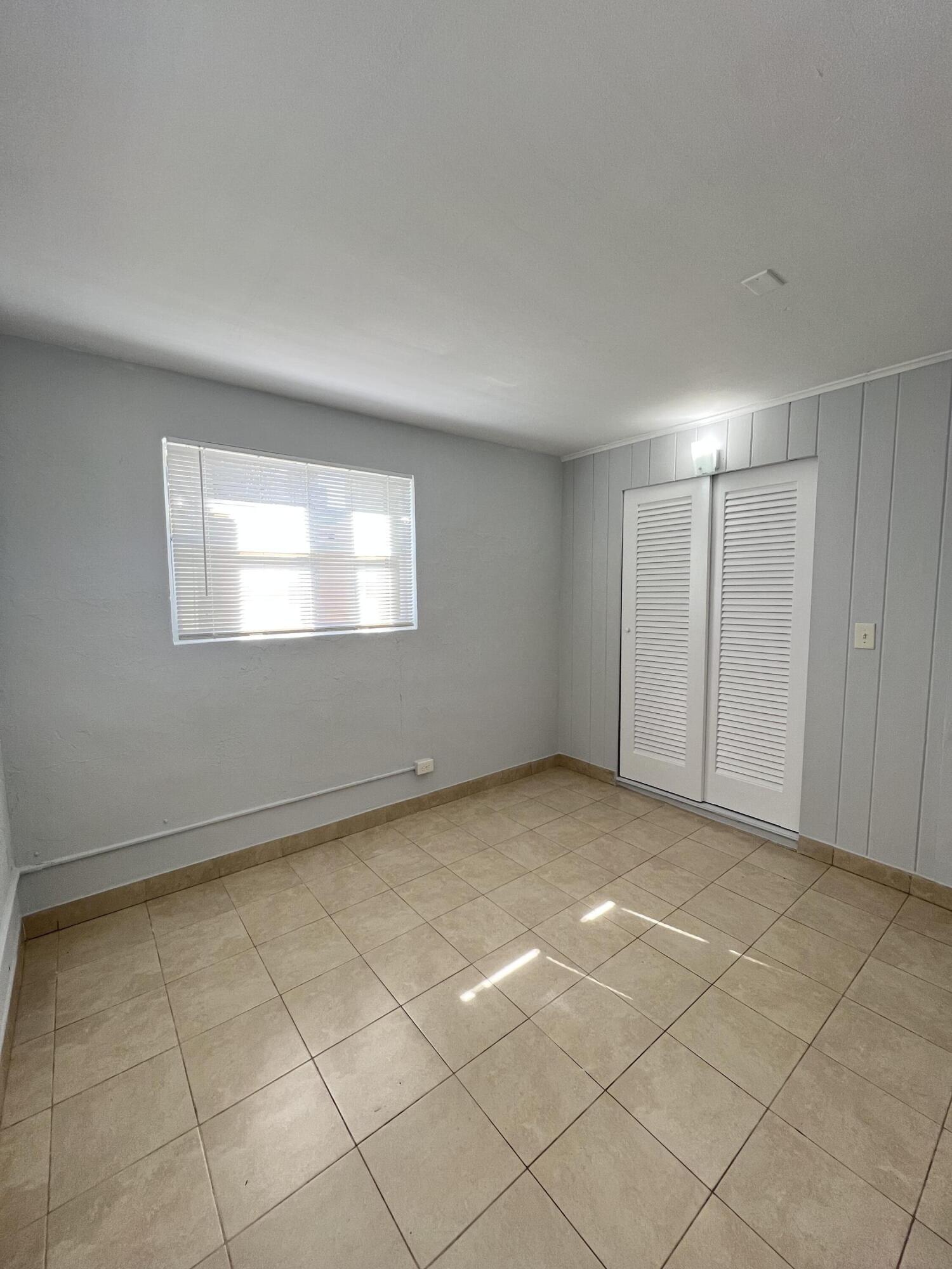 428 Malverne Road, Unit 3 West Palm Beach, FL 33405 - Photo 8 of 20 Photo Jan 30 2026, 11 47 23 AM