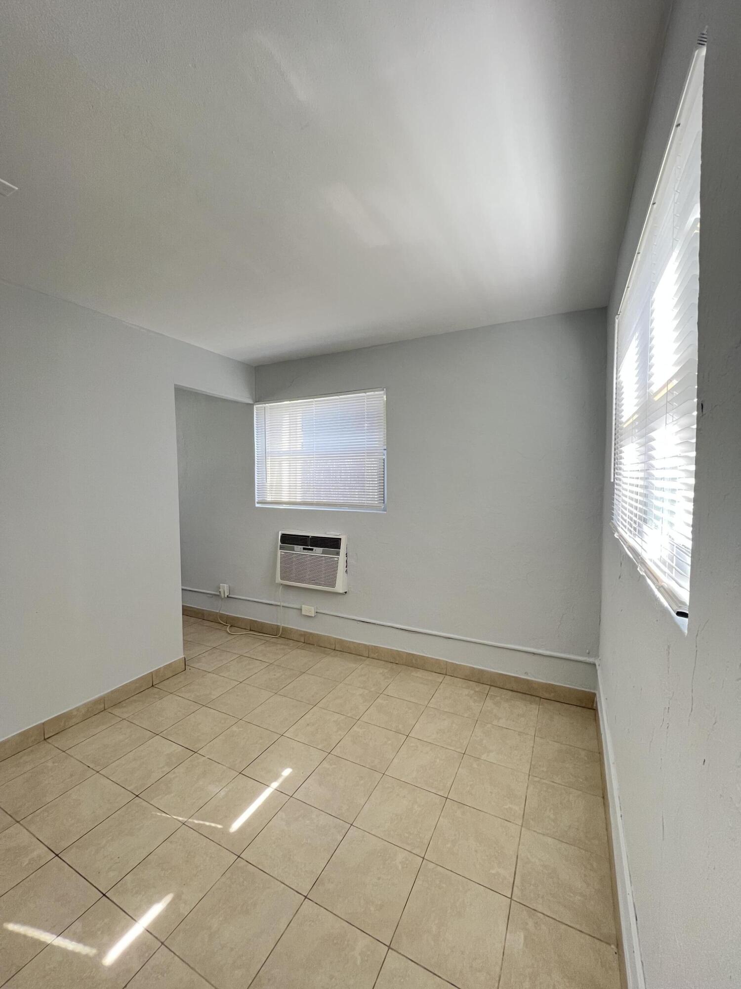 428 Malverne Road, Unit 3 West Palm Beach, FL 33405 - Photo 10 of 20 Photo Jan 30 2026, 11 47 41 AM