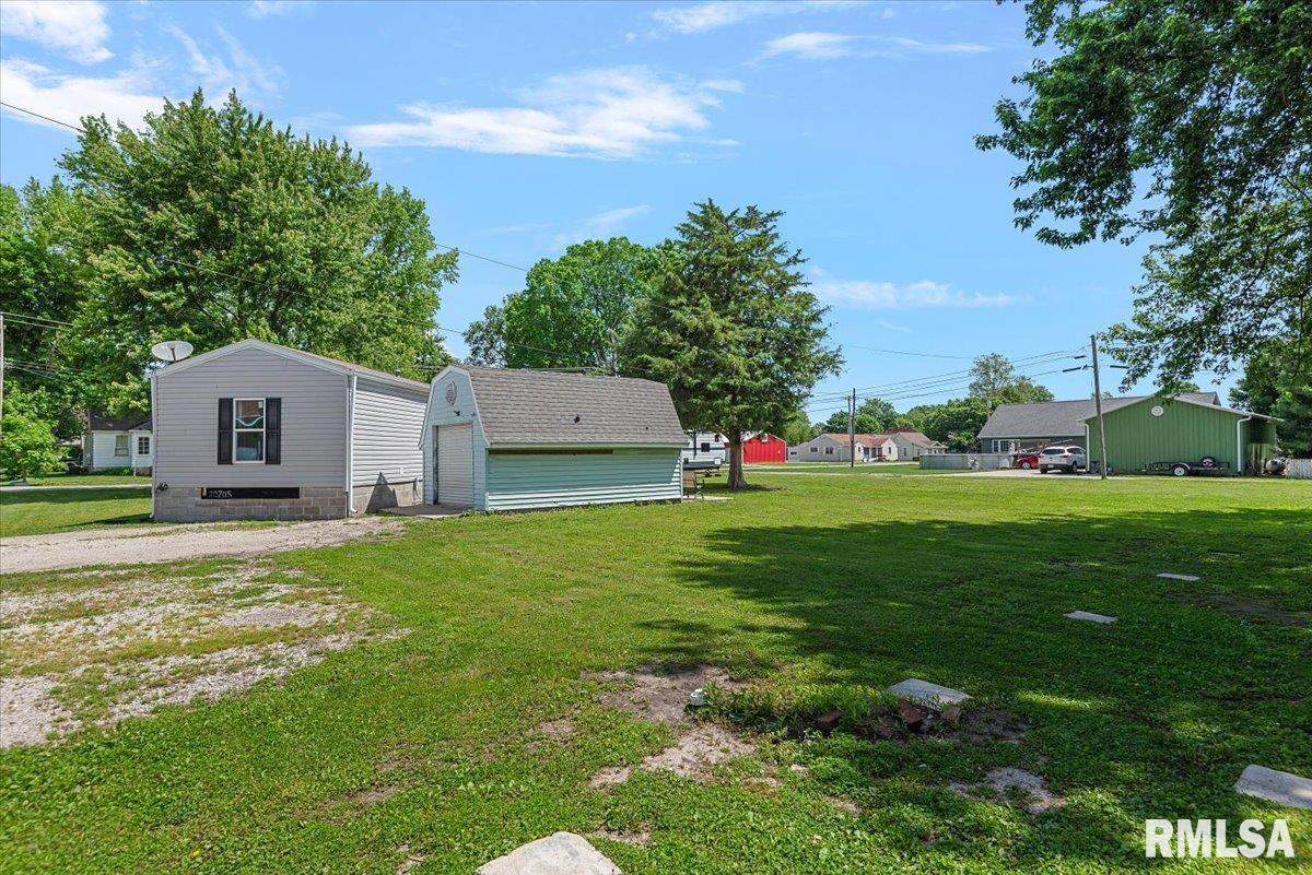421 West Monroe Street Girard, IL 62640 - Photo 27 of 36