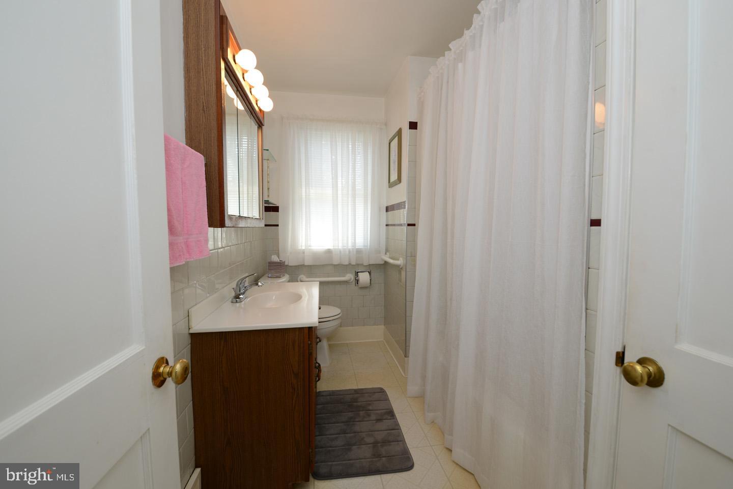 817 South Cedar Road Rockledge, PA 19046 - Photo 20 of 49 Full Bath
