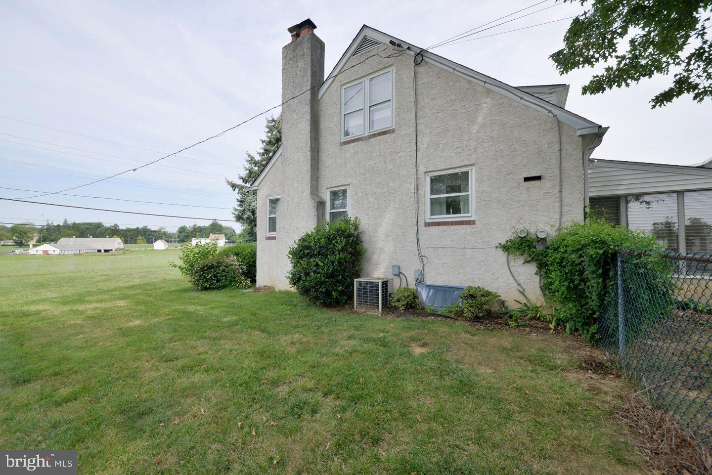 817 South Cedar Road Rockledge, PA 19046 - Photo 38 of 49 Side yard with street view