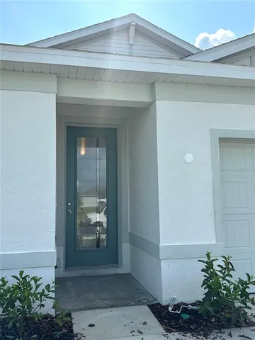 a view of an entrance of the house