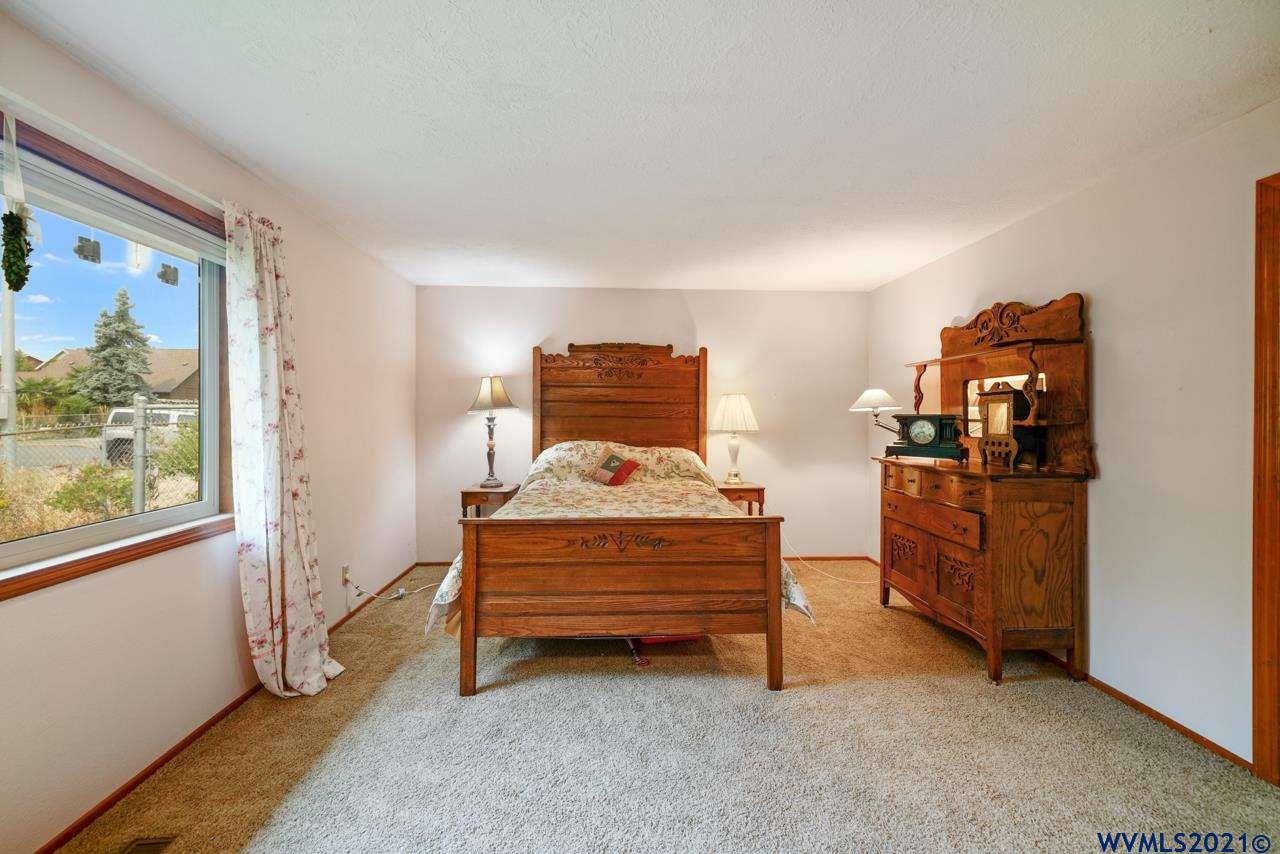 2595 Walker Road Northeast Salem, OR 97305 - Photo 20 of 31 Gallery Image 20