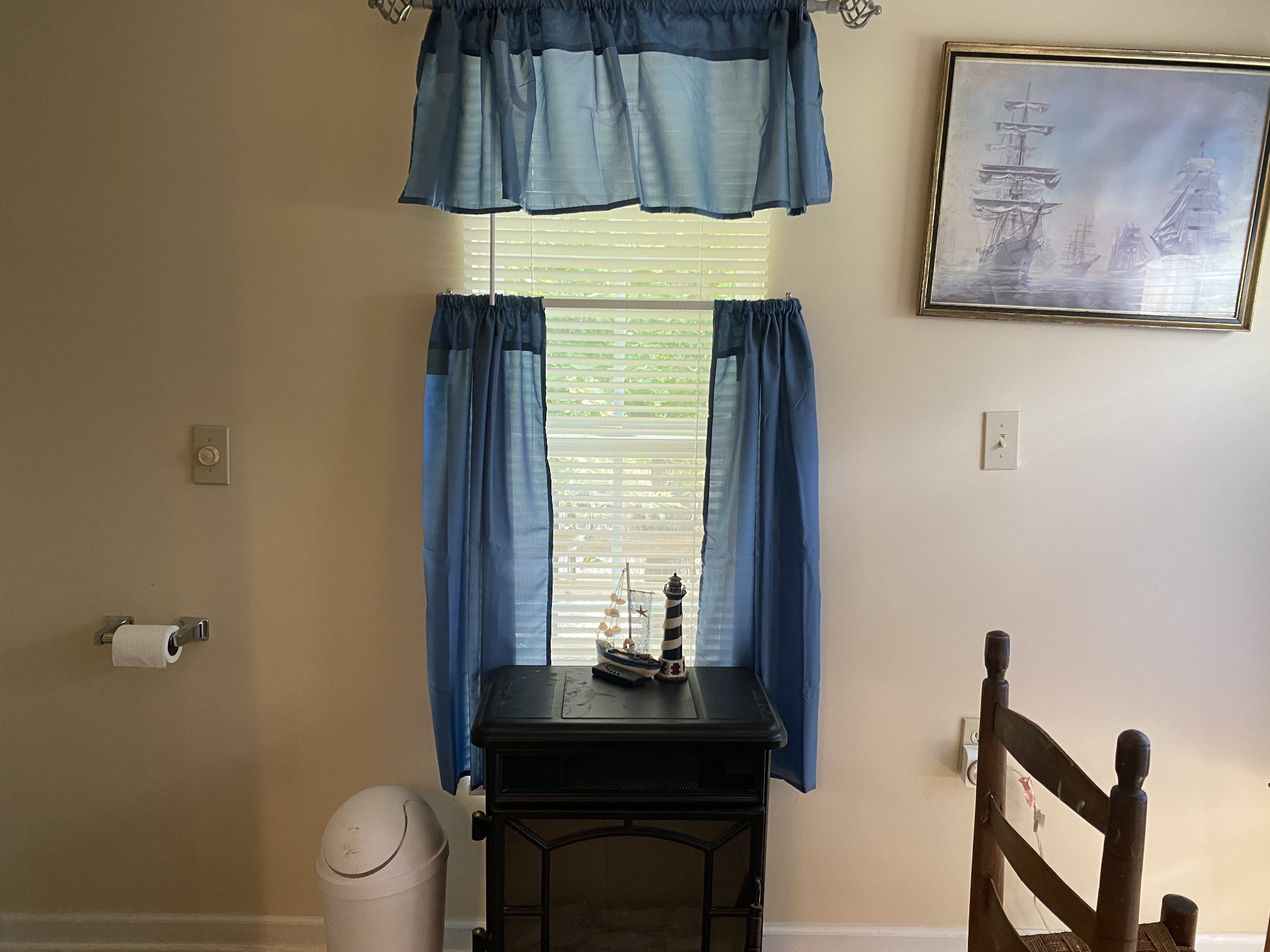 691 Hodges Bridge Road Doyle, TN 38559 - Photo 35 of 42 a bathroom with a sink and a mirror