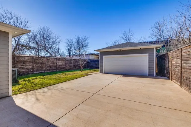 $2,950 | 619 Buckalew Street, Dallas, TX 75208