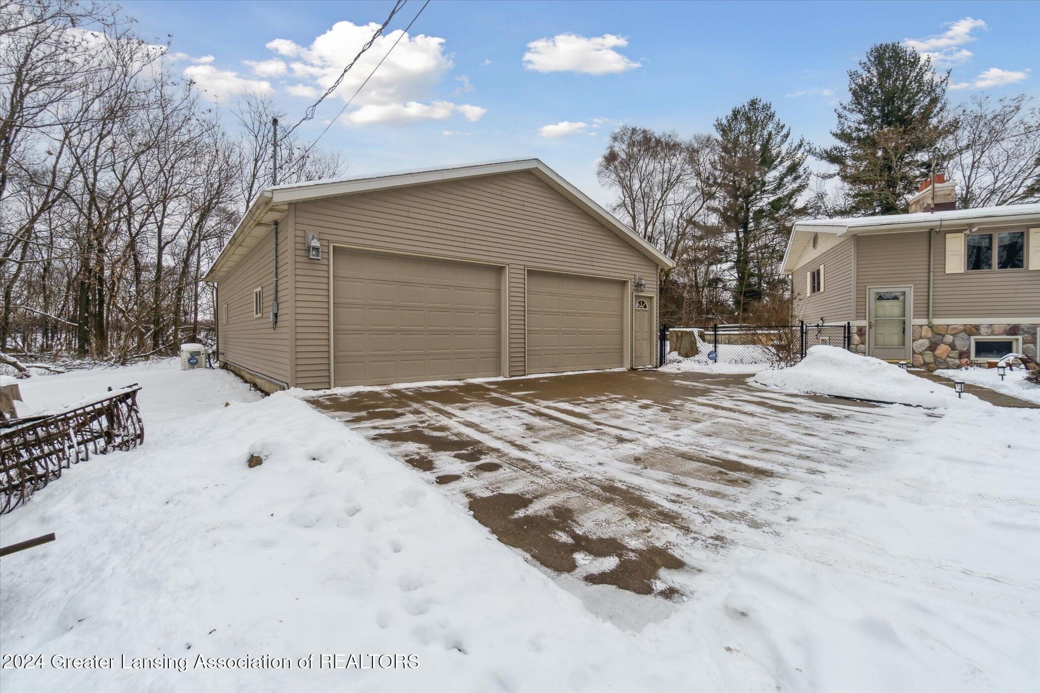 10186 North Shaytown Road Mulliken, MI 48861 - Photo 35 of 70 Detached oversized garage