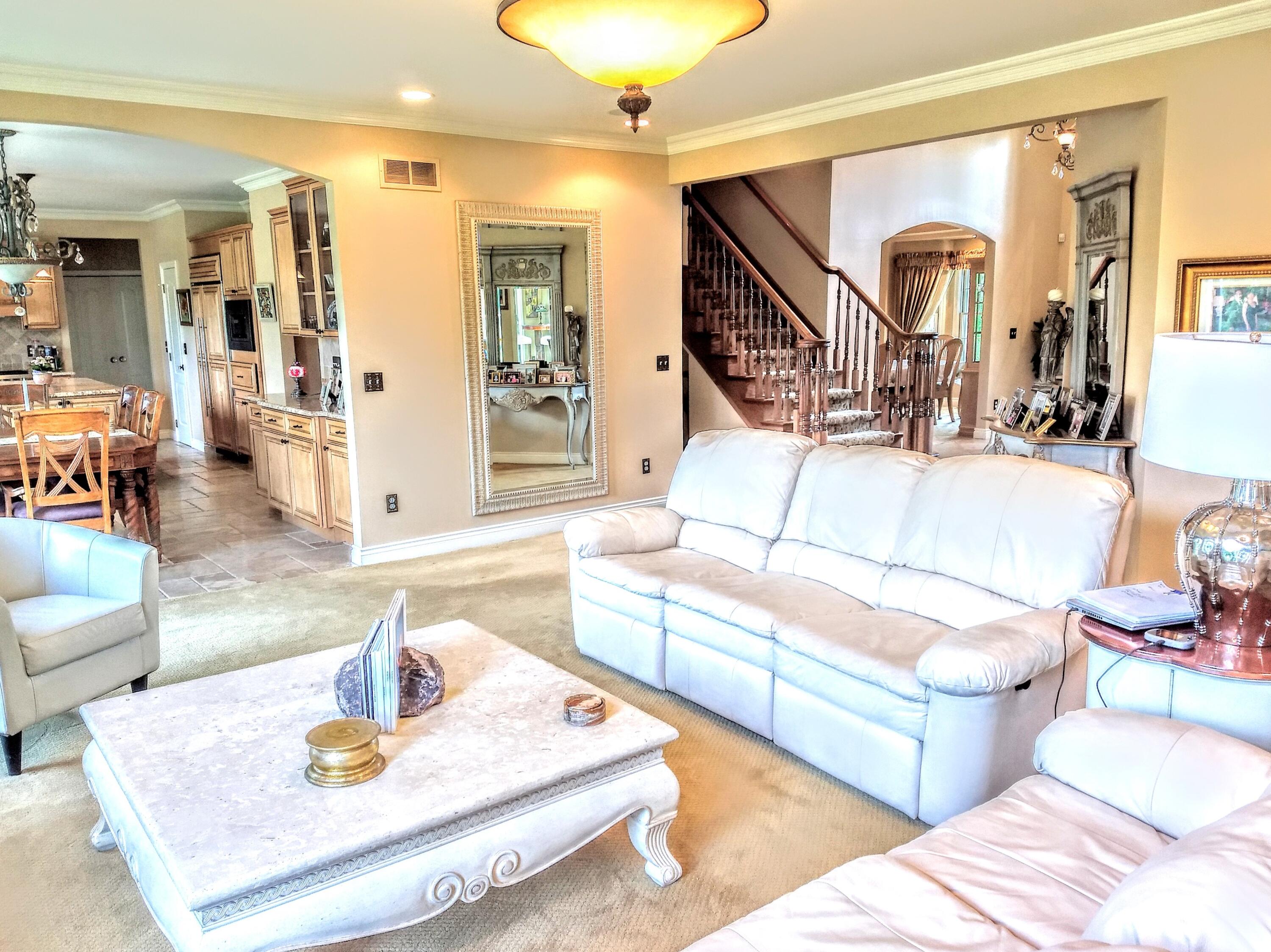 6768 Merrick Drive Troy, MI 48098 - Photo 11 of 85 09 - Family Rm