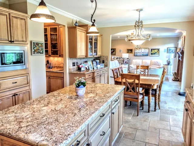 $819,900 | 6768 Merrick Drive, Troy, MI 48098