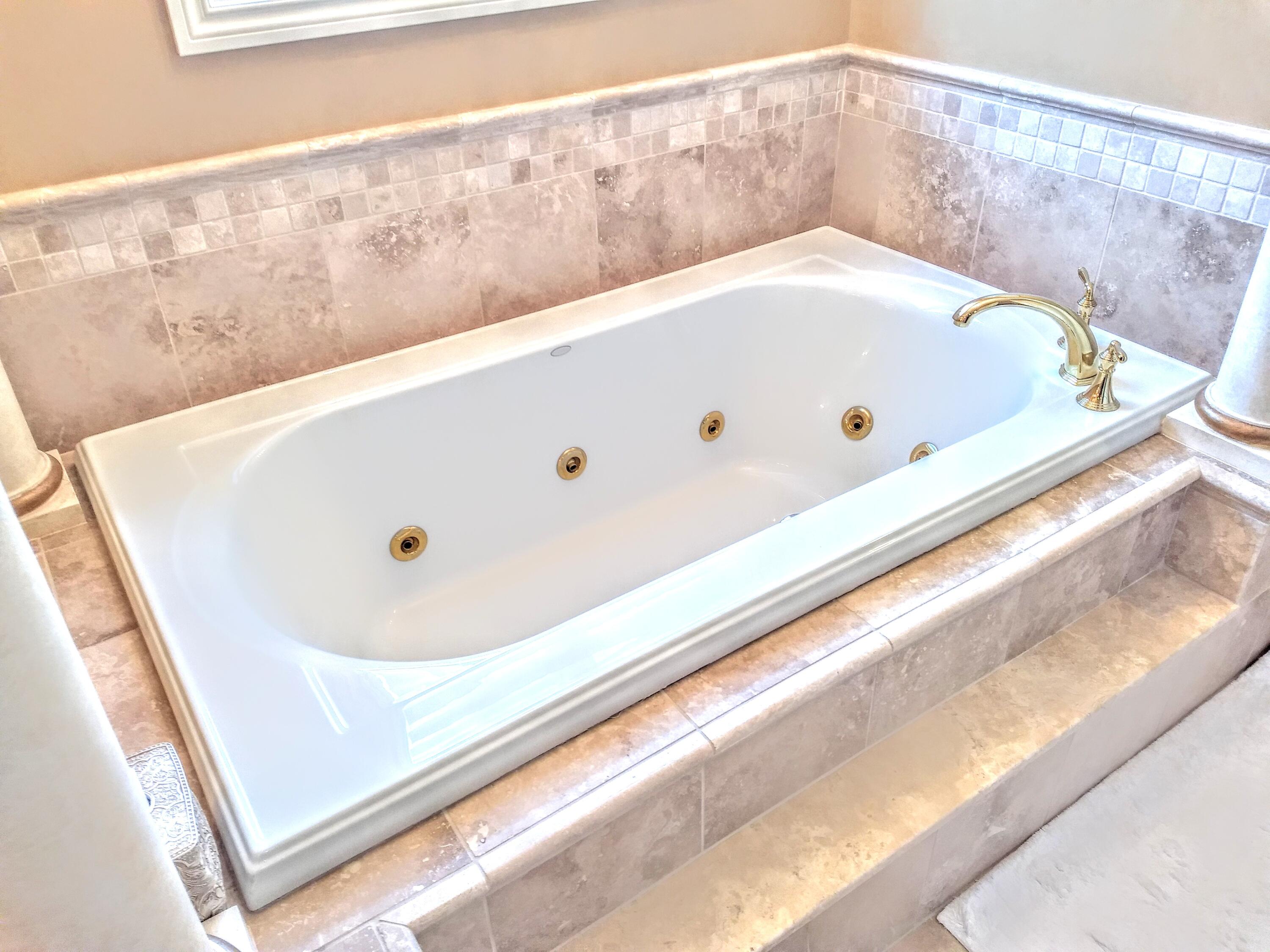 6768 Merrick Drive Troy, MI 48098 - Photo 43 of 85 34 - Jetted Tub