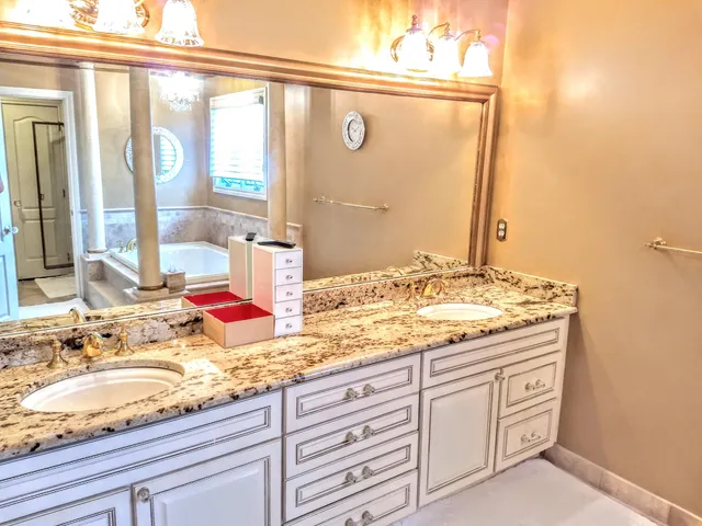 $819,900 | 6768 Merrick Drive, Troy, MI 48098