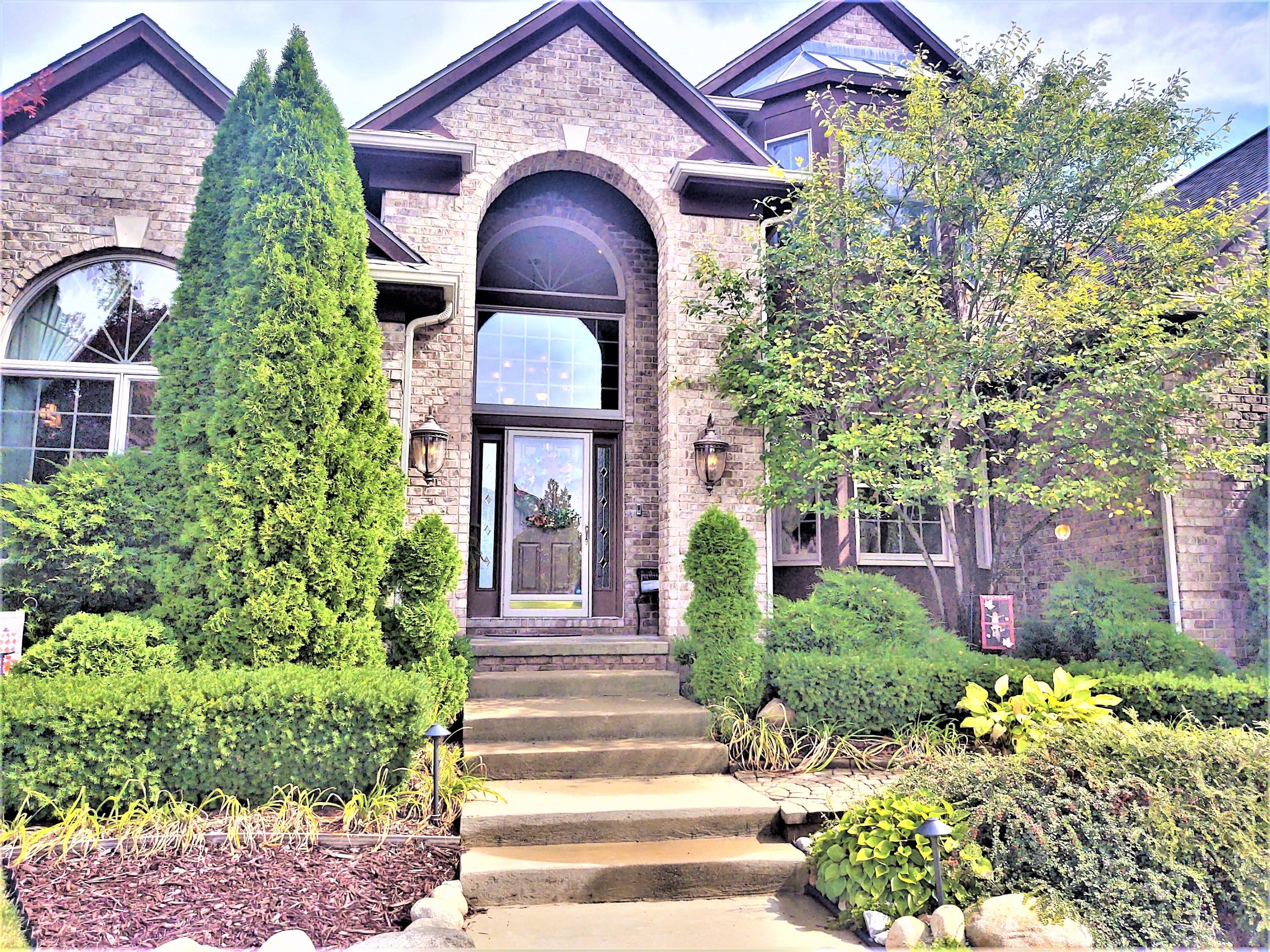 6768 Merrick Drive Troy, MI 48098 - Photo 5 of 85 06 - Front Porch Area