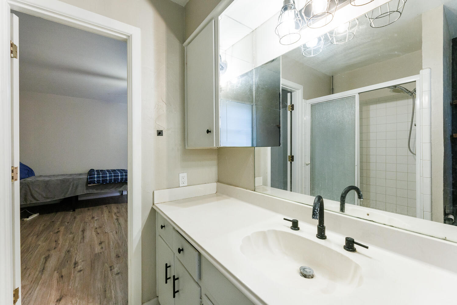 4618 30th Street Lubbock, TX 79410 - Photo 27 of 42 Primary Bathroom