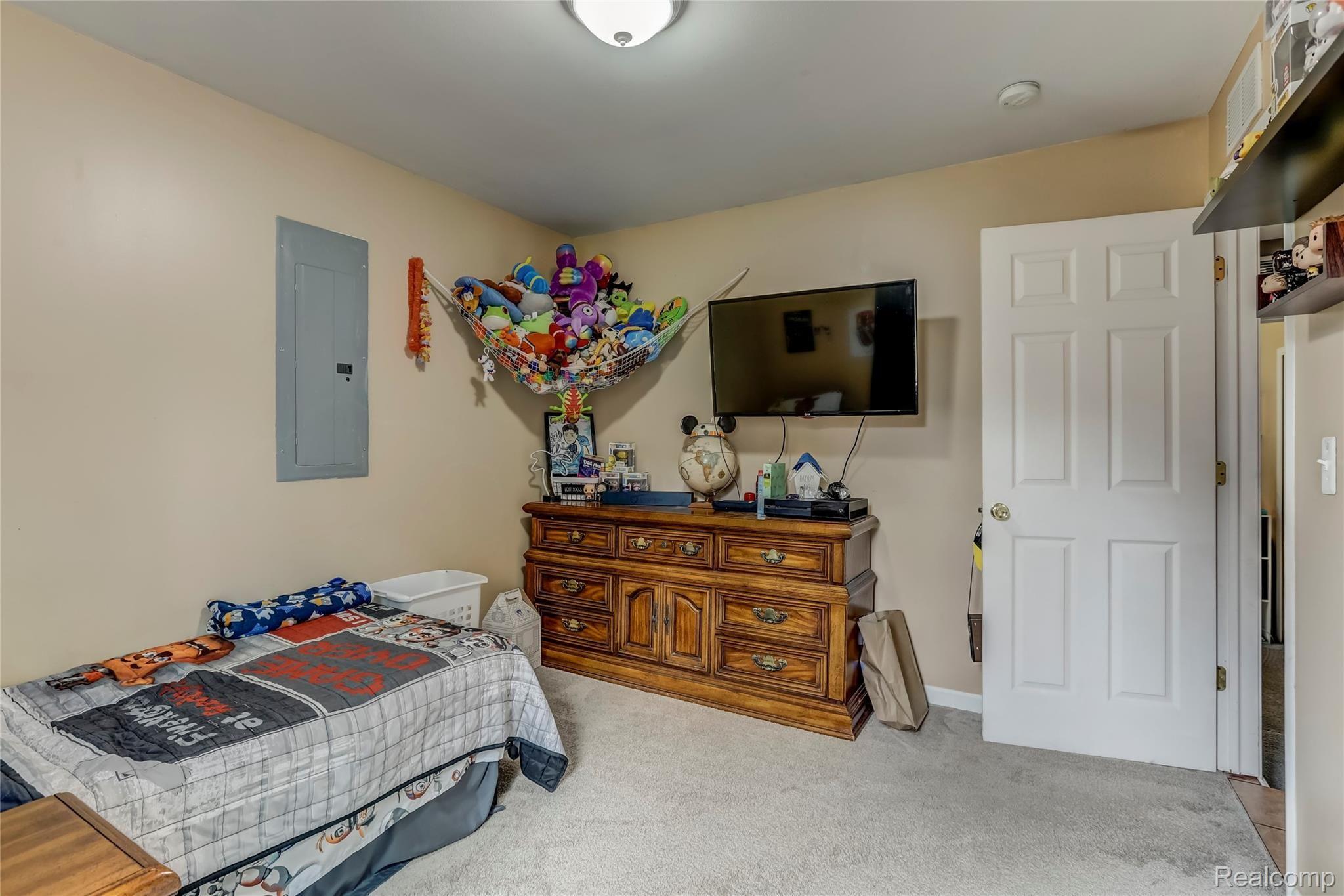 50765 Cedargrove Road Utica, MI 48317 - Photo 16 of 22 50765 Cedargrove Road, Shelby Charter Township, MI-18-FULL.jpg