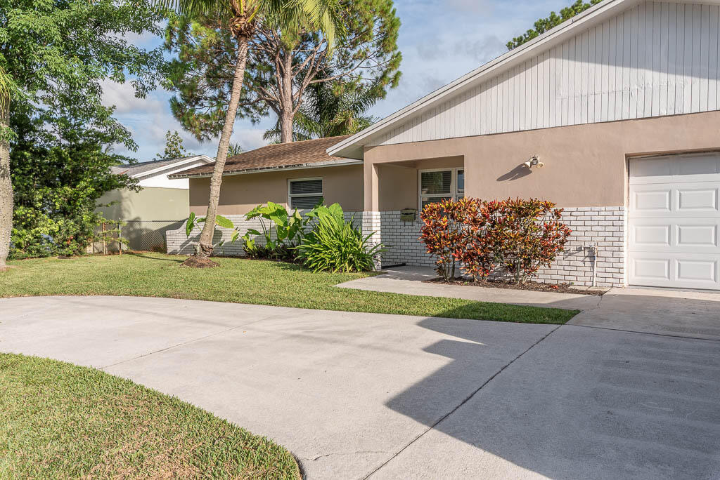 2712 Lake Ida Road Delray Beach, FL 33445 - Photo 7 of 34 20250626-2712 Lake Ida Road Delray Beach