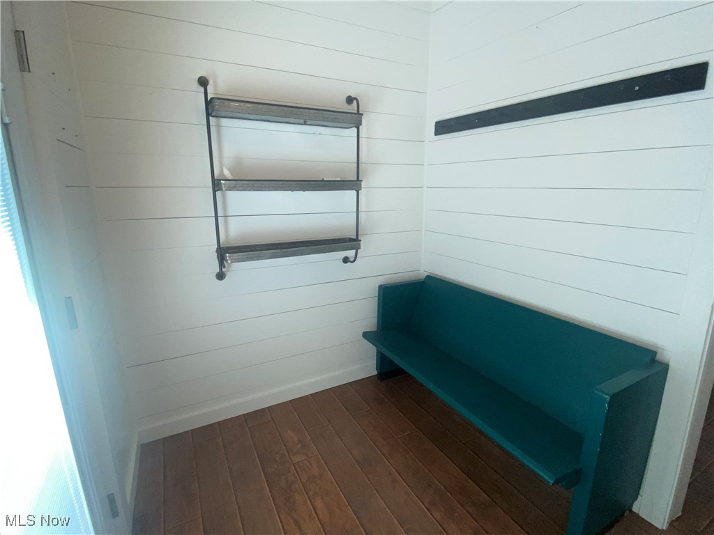 3016 Wadsworth Road Norton, OH 44203 - Photo 7 of 50 Entry/mudroom