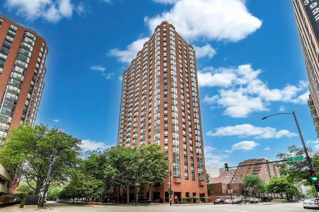 $2,000 | 899 South Plymouth Court, Unit 1005, Chicago, IL 60605