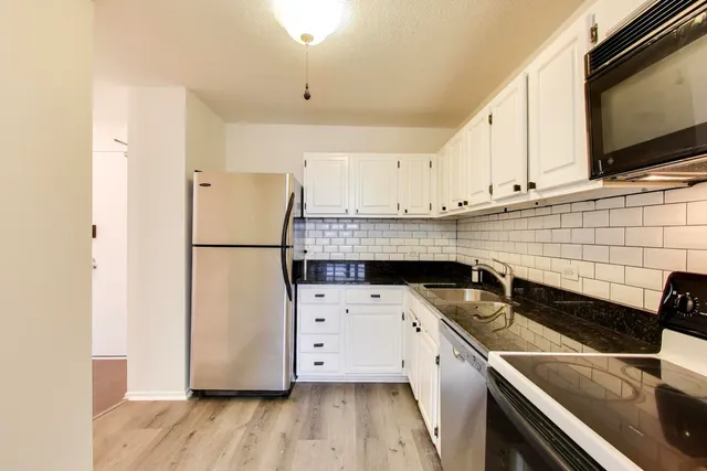 $2,000 | 899 South Plymouth Court, Unit 1005, Chicago, IL 60605