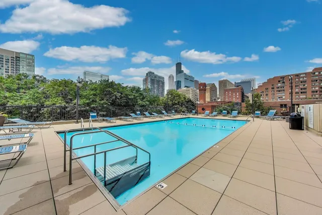 $2,000 | 899 South Plymouth Court, Unit 1005, Chicago, IL 60605