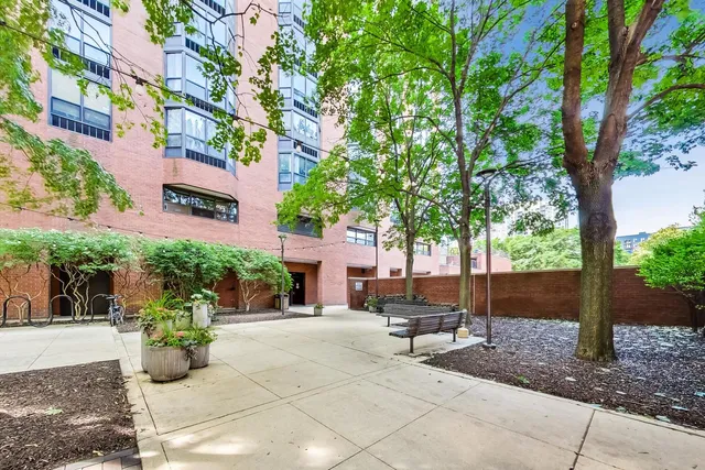 $2,000 | 899 South Plymouth Court, Unit 1005, Chicago, IL 60605