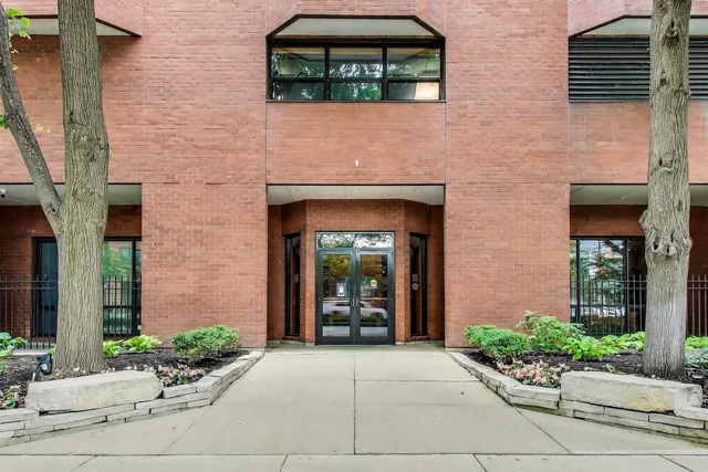 $2,000 | 899 South Plymouth Court, Unit 1005, Chicago, IL 60605