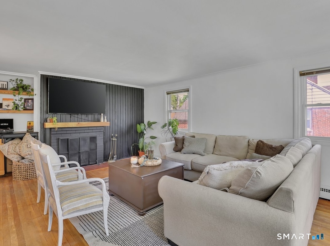 56 Oakwood Road Manchester, CT 06042 - Photo 3 of 23