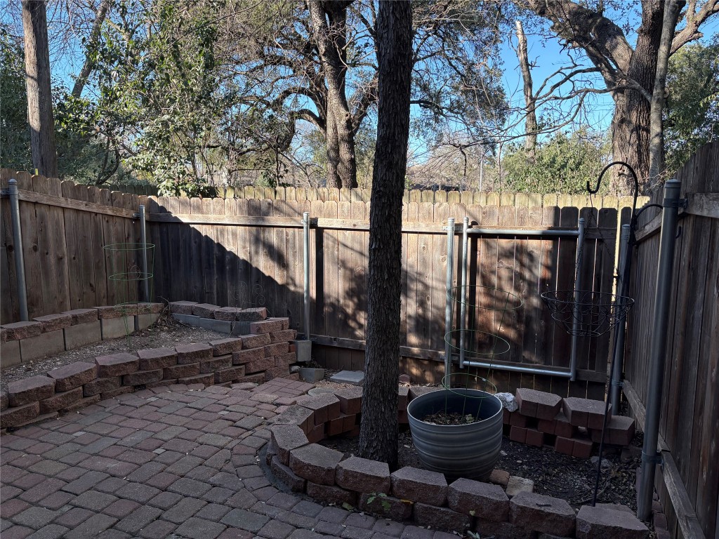 9226 Jollyville Road, Unit 144 Austin, TX 78759 - Photo 29 of 40 Fenced backyard featuring a patio area