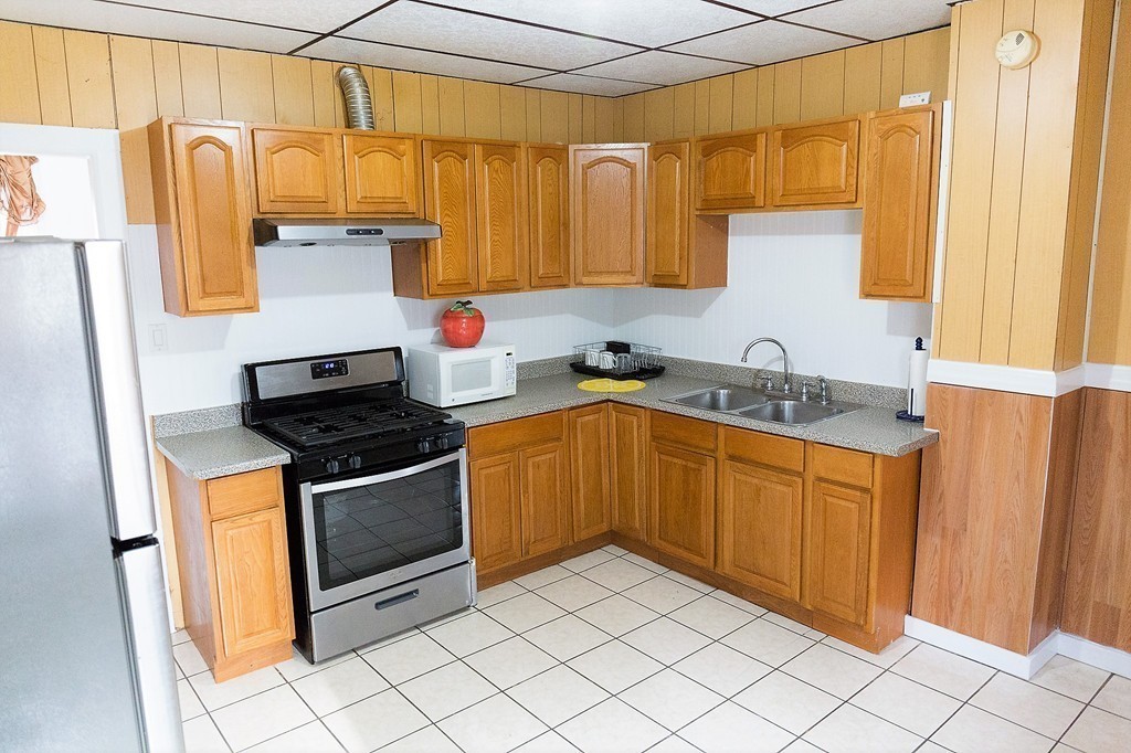 8 Merrick Street Worcester, MA 01609 - Photo 5 of 24 Gallery Image 5