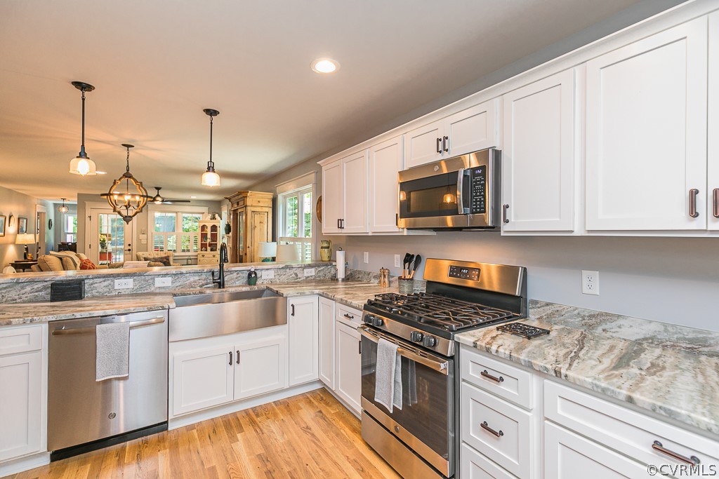 9035 Stumpy Road Ashland, VA 23005 - Photo 14 of 49 Kitchen with Gas Range