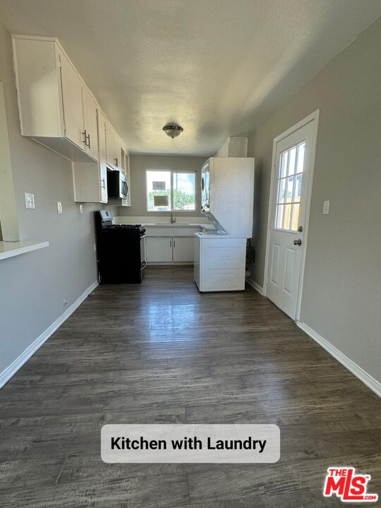 44720 Rodin Avenue Lancaster, CA 93535 - Photo 4 of 18 an open kitchen with granite countertop a refrigerator