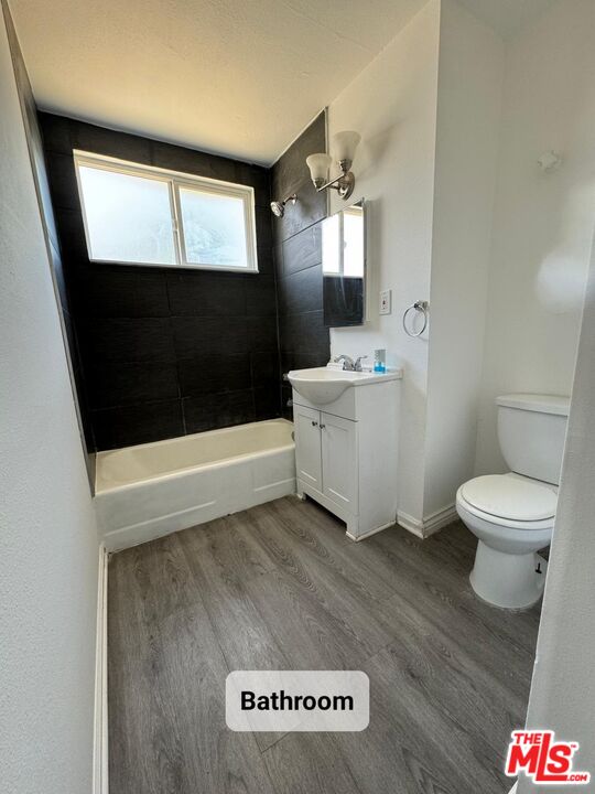 44720 Rodin Avenue Lancaster, CA 93535 - Photo 6 of 18 a bathroom with a sink a toilet and bathtub