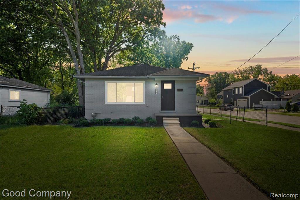 4014 Greenfield Road Berkley, MI 48072 - Photo 1 of 41