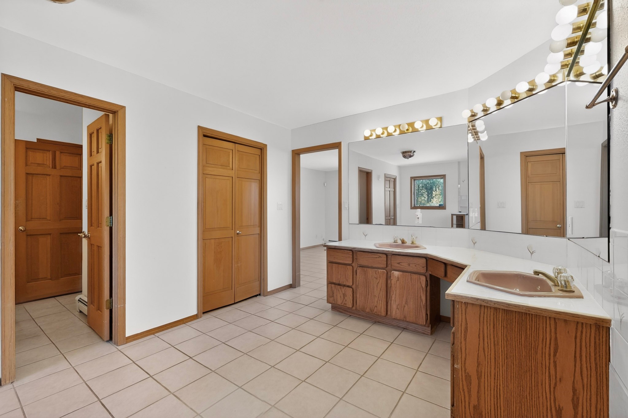 2 Toltec Road Santa Fe, NM 87505 - Photo 25 of 49 Primary Bath