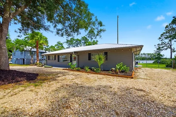 $565,000 | 427 River Road, Carrabelle, FL 32322