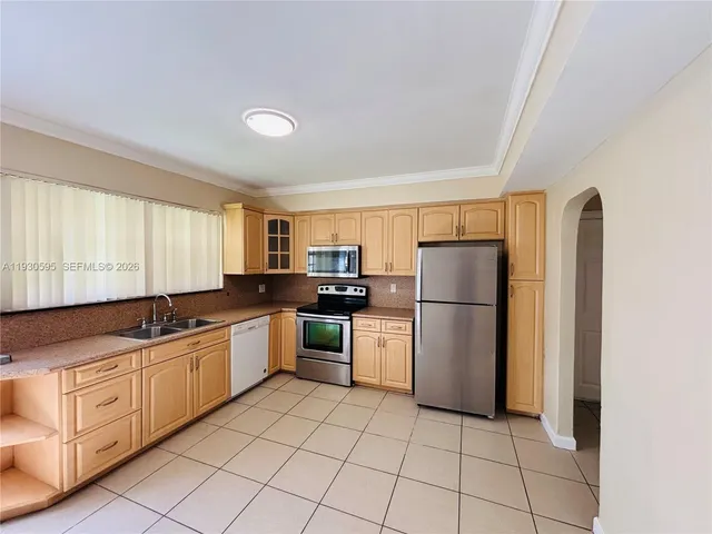 $2,350 | 724 Moffett Street, Unit F, Hallandale Beach, FL 33009