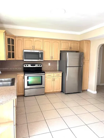 $2,350 | 724 Moffett Street, Unit F, Hallandale Beach, FL 33009