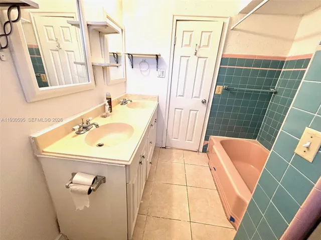 $2,350 | 724 Moffett Street, Unit F, Hallandale Beach, FL 33009