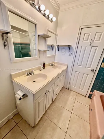 $2,350 | 724 Moffett Street, Unit F, Hallandale Beach, FL 33009