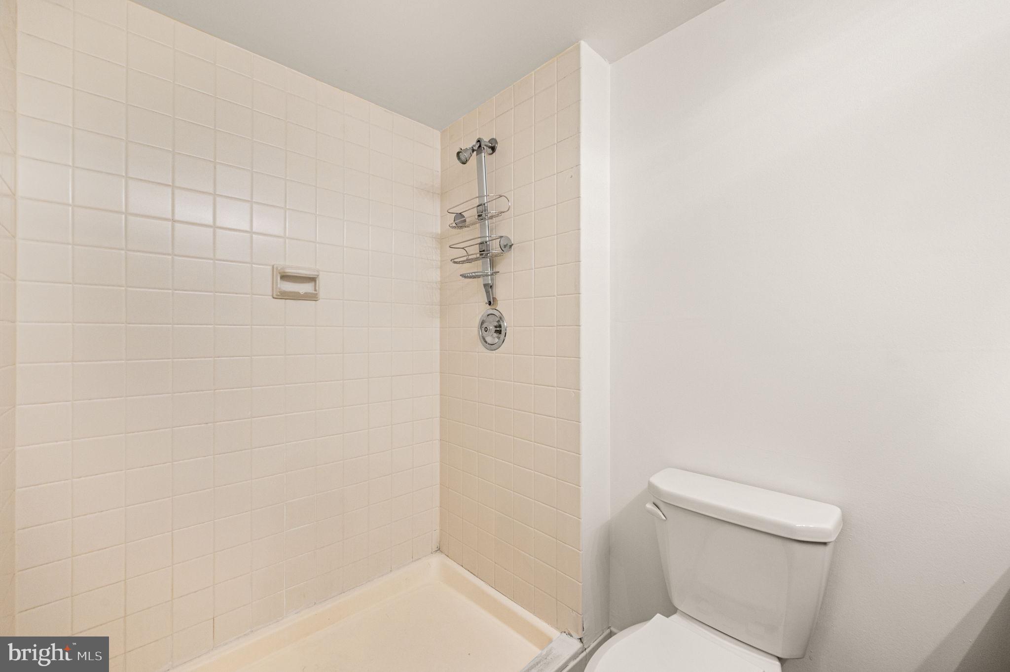 2018 Walnut Street, Unit 5B Philadelphia, PA 19103 - Photo 21 of 43 Hall Bath