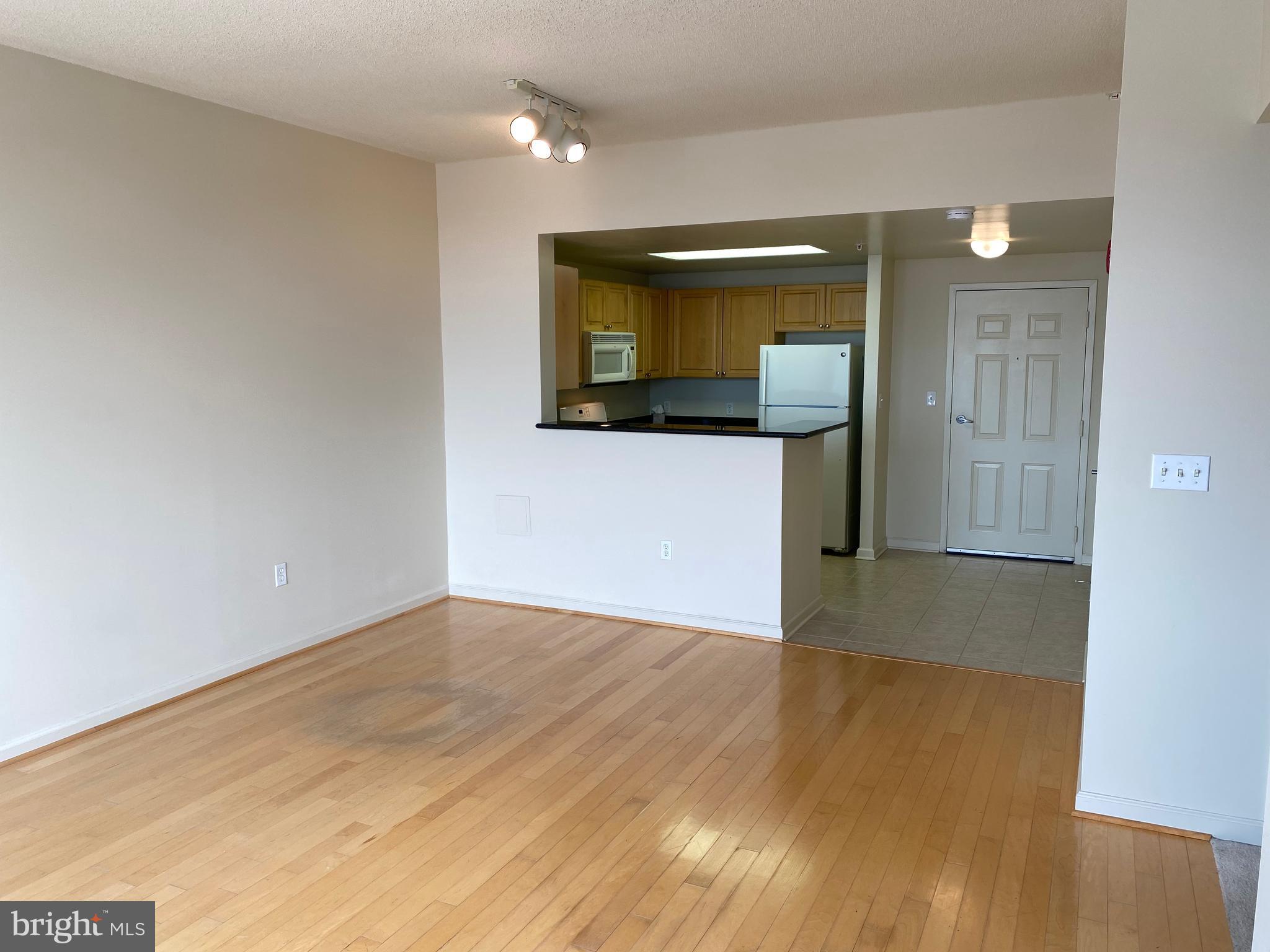 2726 Gallows Road, Unit 1401 Vienna, VA 22180 - Photo 5 of 14