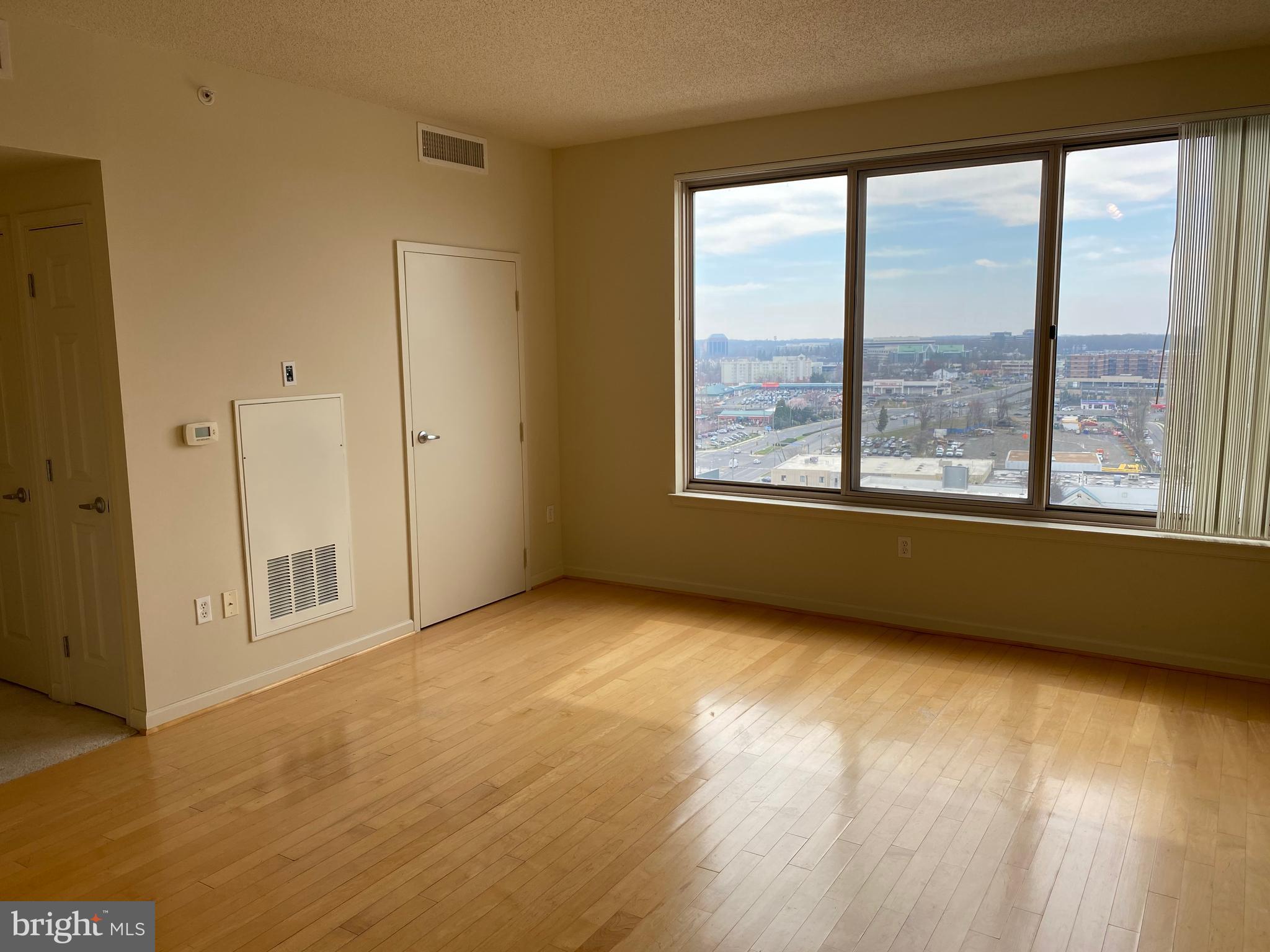 2726 Gallows Road, Unit 1401 Vienna, VA 22180 - Photo 6 of 14