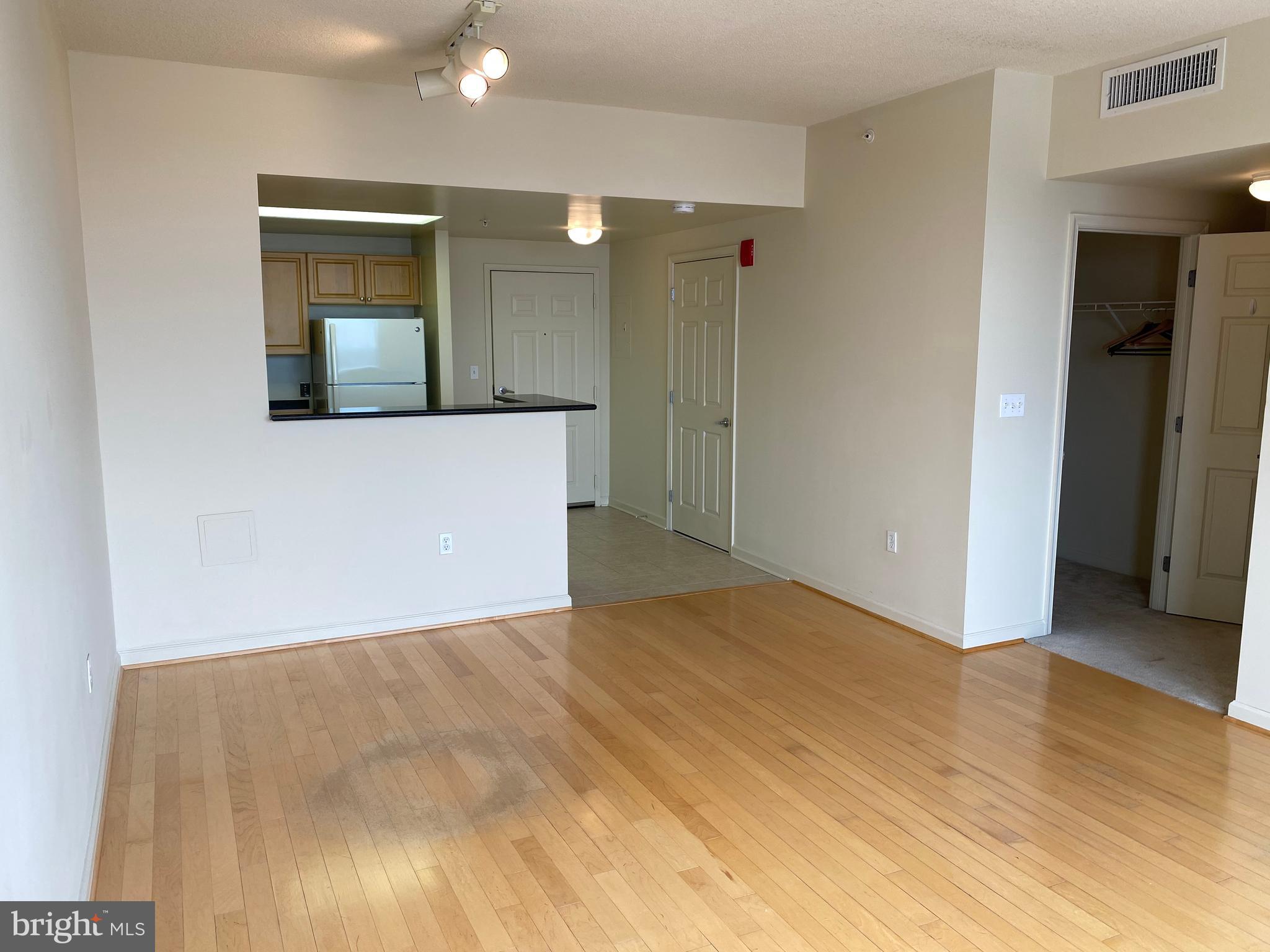 2726 Gallows Road, Unit 1401 Vienna, VA 22180 - Photo 9 of 14
