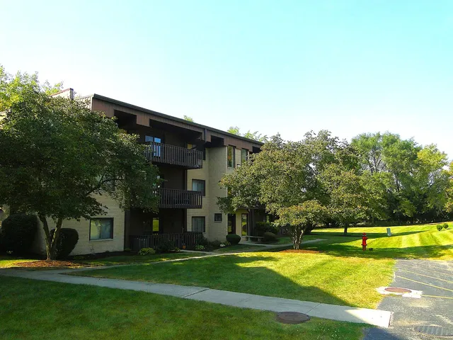 $189,000 | 3107 Ingalls Avenue, Unit 3B, Joliet, IL 60435