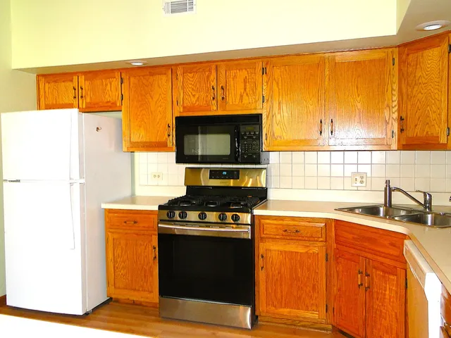 $189,000 | 3107 Ingalls Avenue, Unit 3B, Joliet, IL 60435