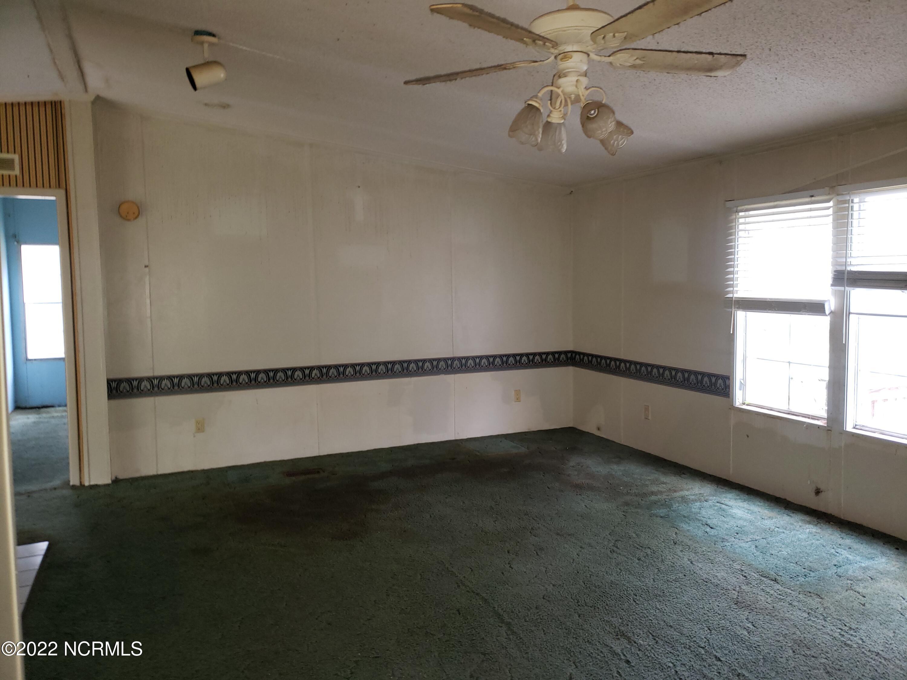 321 Harris Creek Loop Road Jacksonville, NC 28540 - Photo 2 of 17 Living room